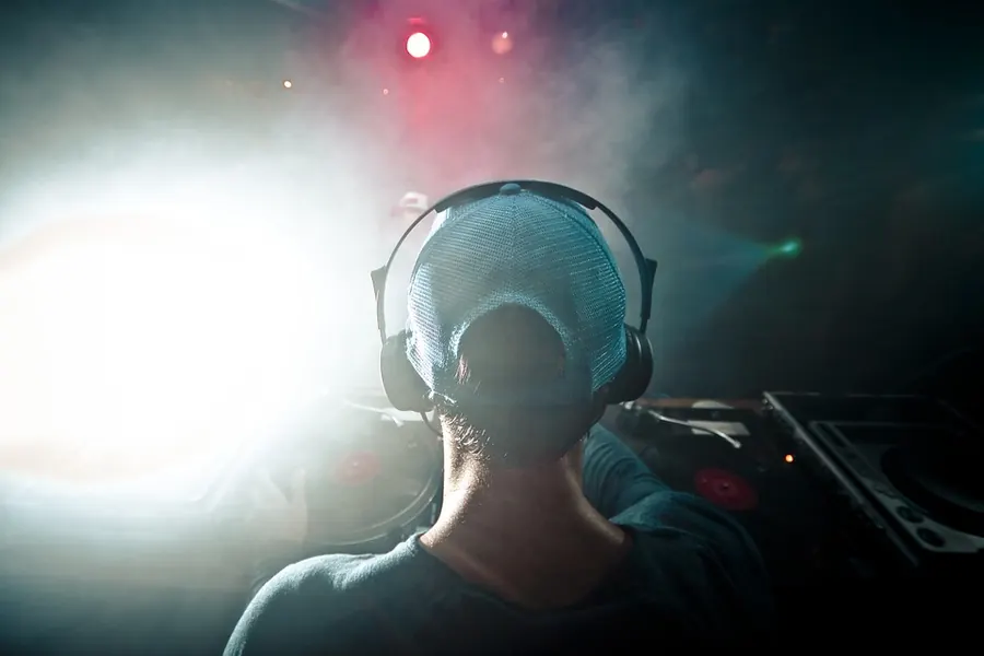 I DJ alla radio come i rider e il giudice li riconosce CO.CO.CO